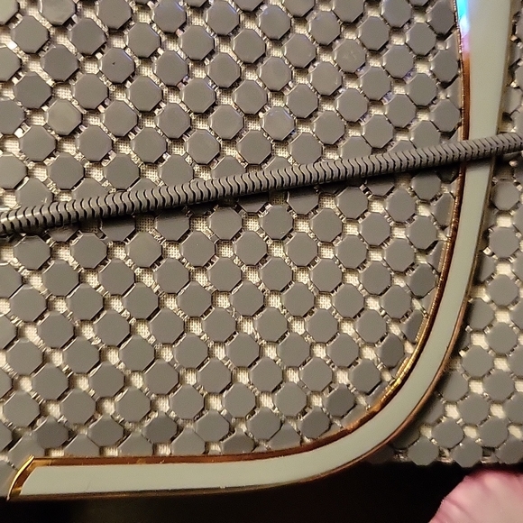 Small Bag Gray Metal Mesh Magnet Closing - Picture 2 of 11